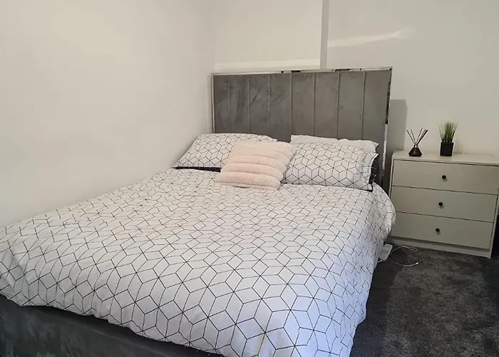 Deluxe 2-Bed Apartment, Birmingham