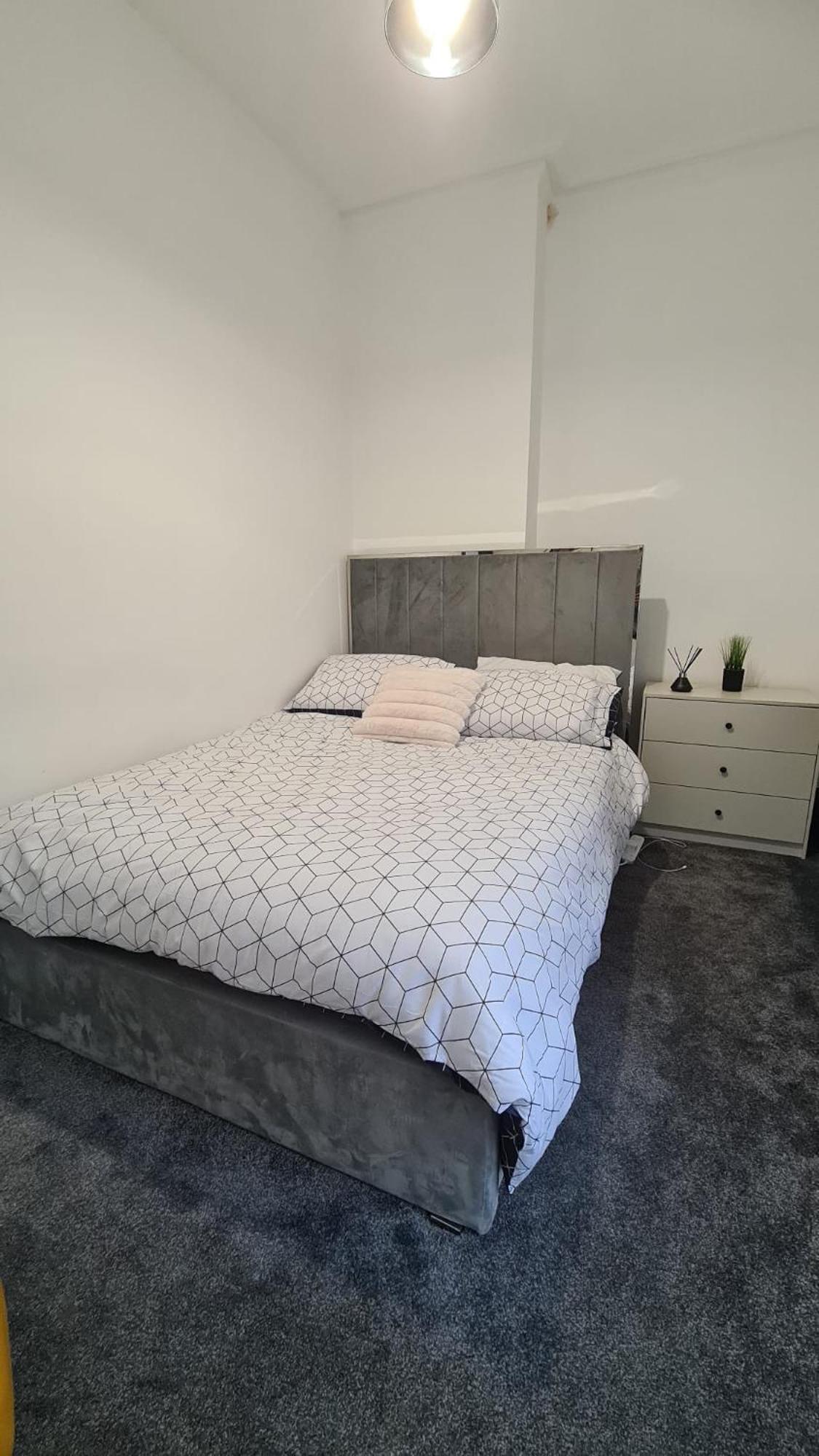 Apartment Deluxe 2-bed Apartment, Birmingham